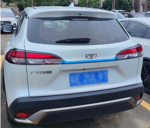 TOYOTA CROSS - BLUE TRIM REAR DOOR